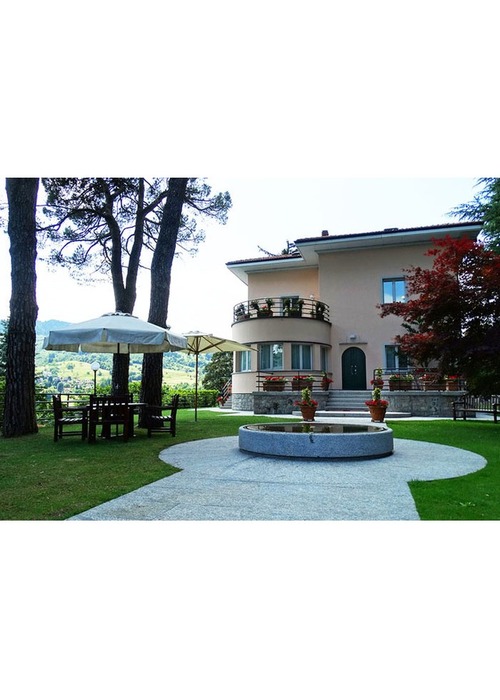 Stupenda villa vicino lago di Como e Lugano.