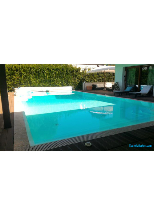 Moderna e lussuosa villa con piscina vicino mare di Tirrenia.