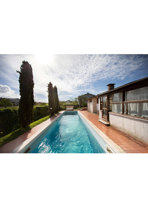 Villa sul fiume con posti barca
