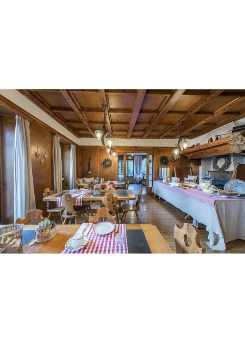 In Svizzera raffinato chalet di montagna, a destinazione ricettiva.