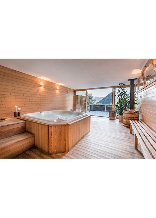 In Svizzera raffinato chalet di montagna, a destinazione ricettiva.