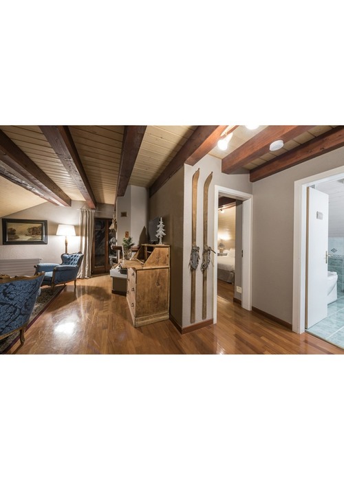 In Svizzera raffinato chalet di montagna, a destinazione ricettiva.